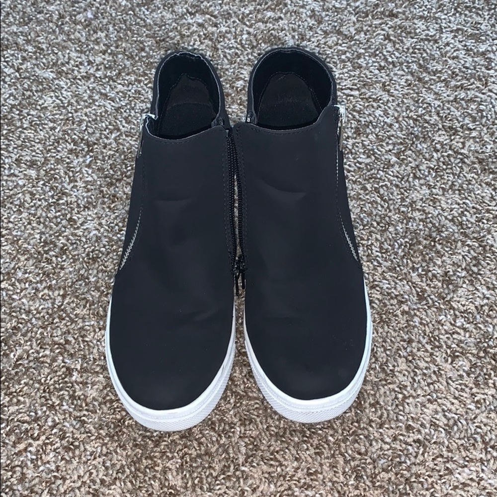 Black wedges shoes
